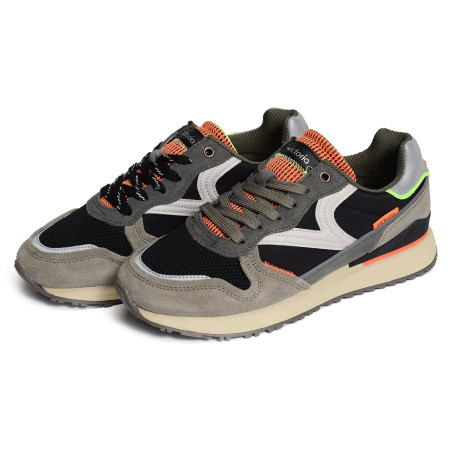 8802112 Noir, Baskets running Victoria