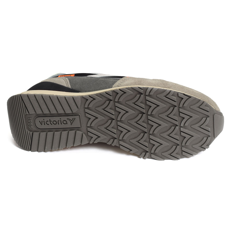 8802112 Noir, Baskets running Victoria