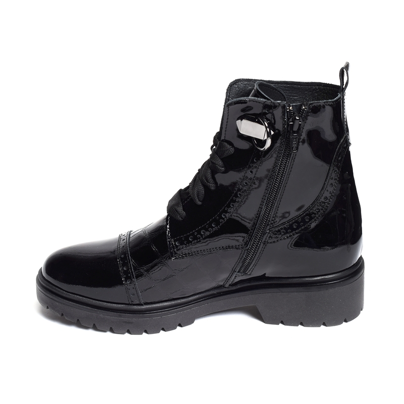 7830 Verni Noir, Army Myma