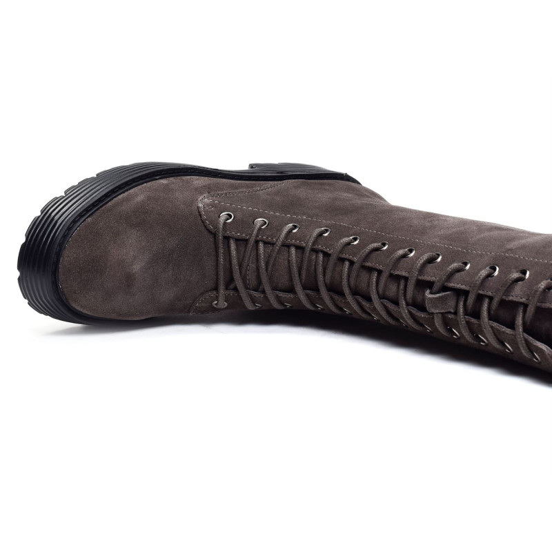 68119 Gris, Bottes Carmela