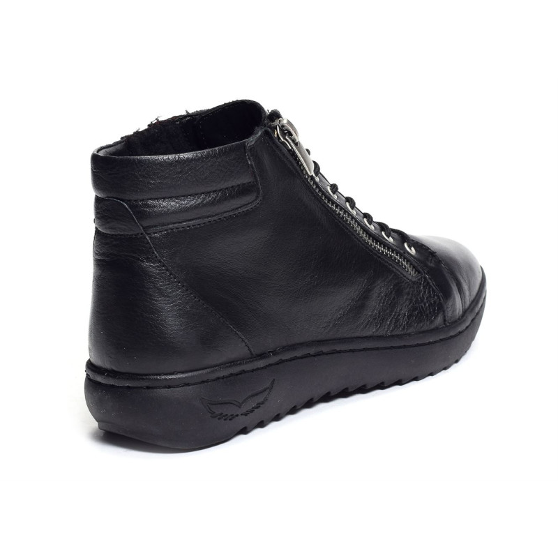 DEFI Noir, Boots Karyoka