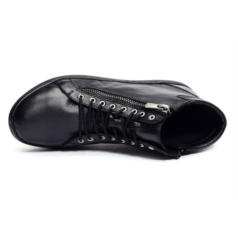 DEFI Noir, Boots Karyoka