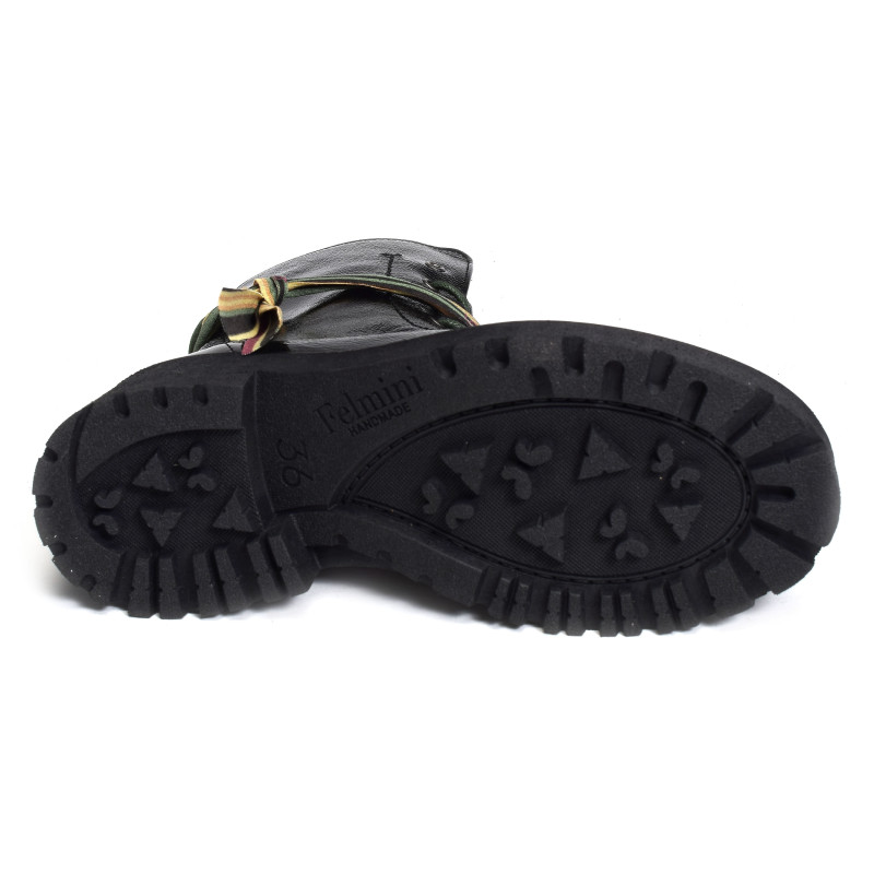 D199 Verni Noir, Boots Felmini