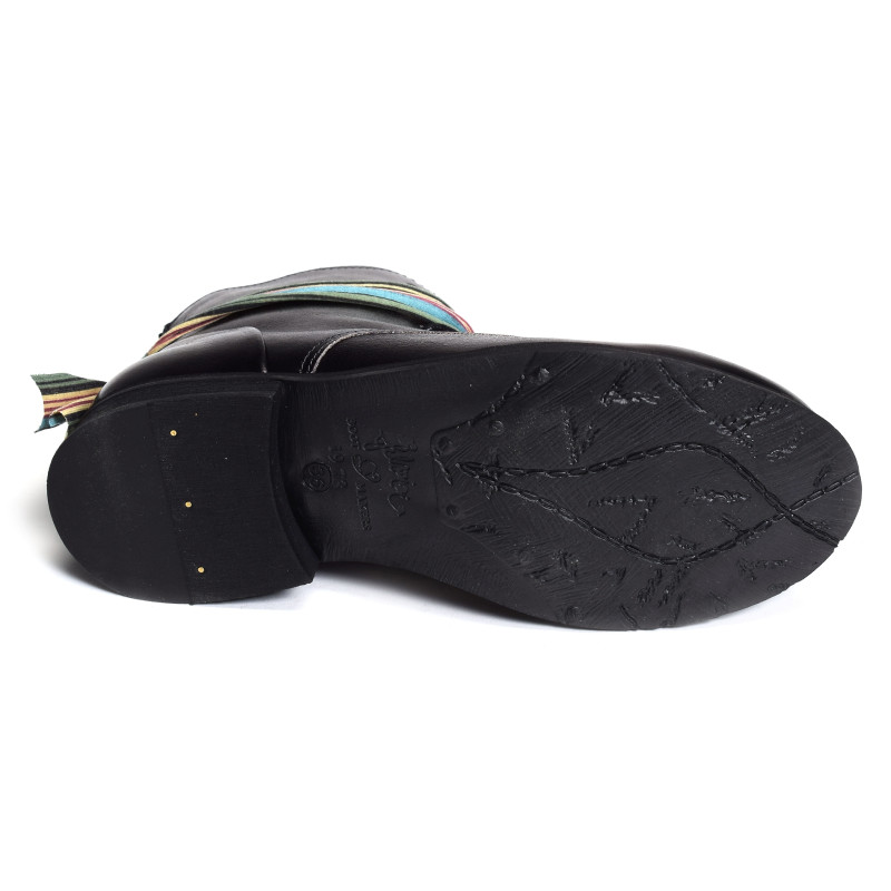 1072 Acier, Boots Felmini