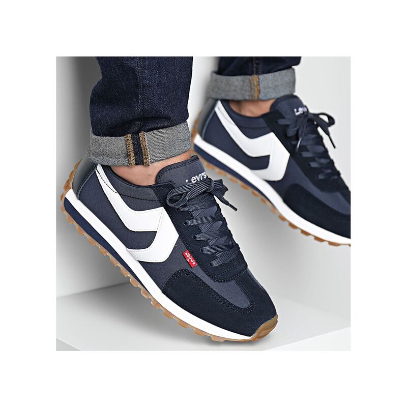 STRYDER Marine, Baskets running Levi's