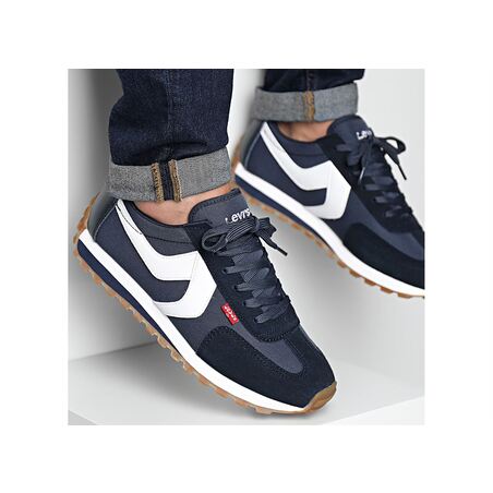 STRYDER Marine, Baskets running Levi's