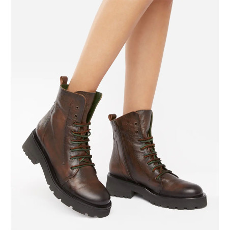D199 Cognac, Boots Felmini