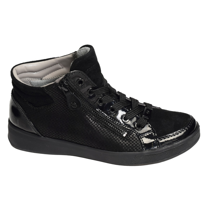 ROM Noir, Boots Ara