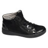 ROM Noir, Boots Ara
