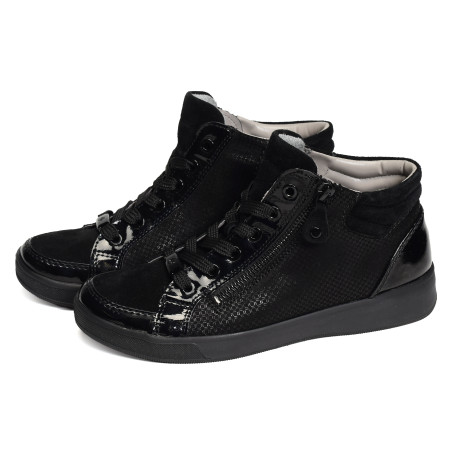 ROM Noir, Boots Ara