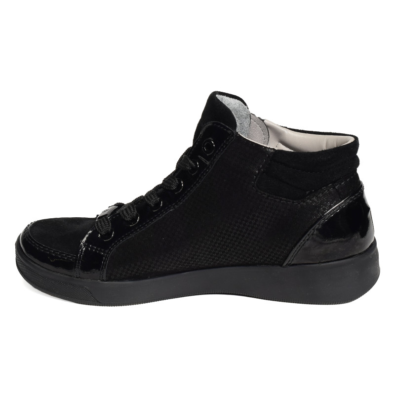 ROM Noir, Boots Ara