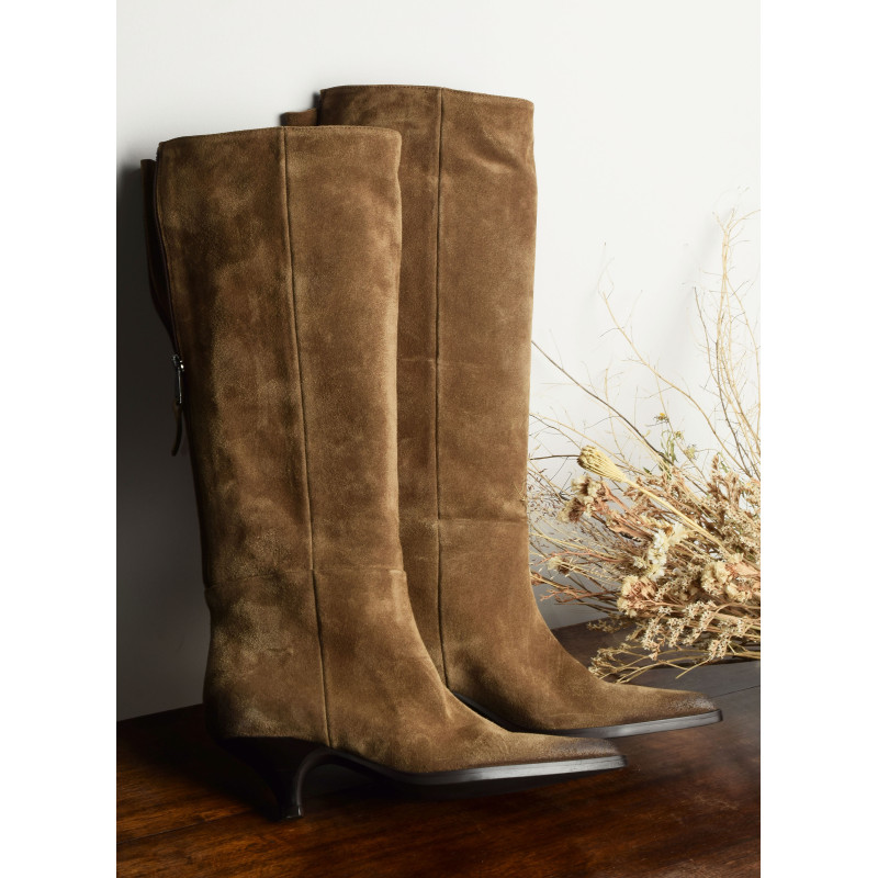 E4351 Tabac, Bottes Elena Iachi