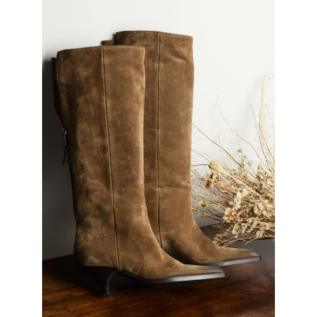 E4351 Tabac, Bottes Elena Iachi