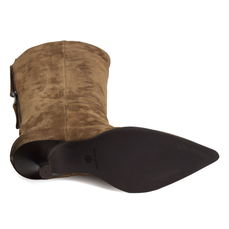 E4351 Tabac, Bottes Elena Iachi