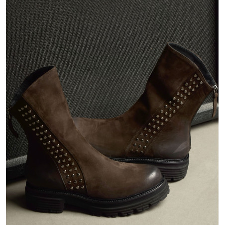 9955 Café, Boots Mat 20