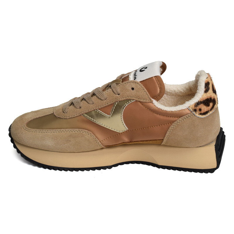 1134111 Camel, Baskets running Victoria