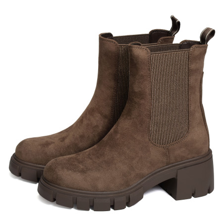 HERINE Café, Chelsea boots Vanessa Wu