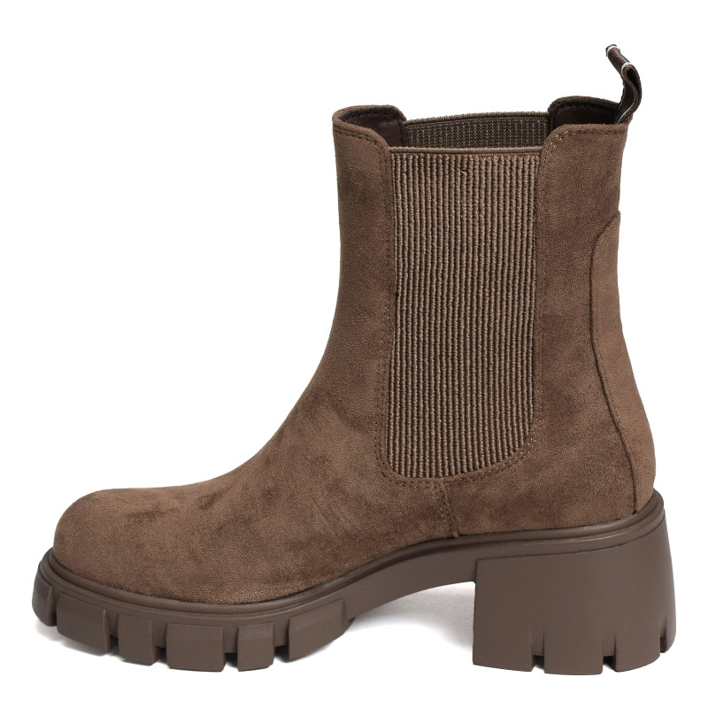 HERINE Café, Chelsea boots Vanessa Wu