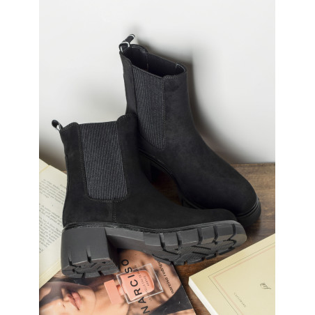 HERINE Noir, Chelsea boots Vanessa Wu