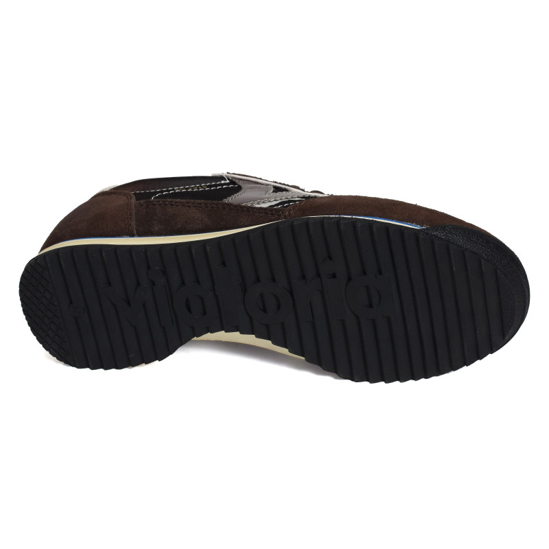 1158103 Marron, Baskets running Victoria