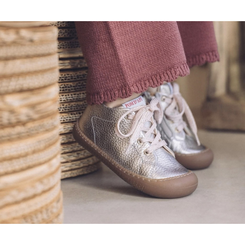 YAKA WALK GIRL Or, Chaussures à Lacets Pom d'Api