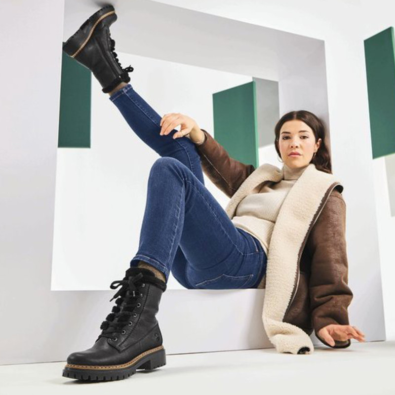 72625 Noir, Boots Rieker