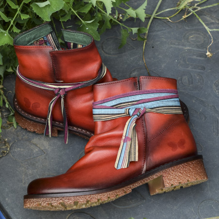 E013 Rouge, Bottines Felmini