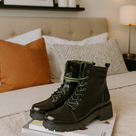 D199 Verni Noir, Boots Felmini