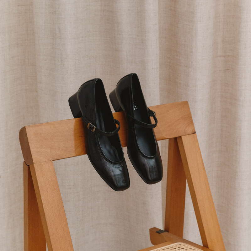 KELLY Noir, Babies Reqins