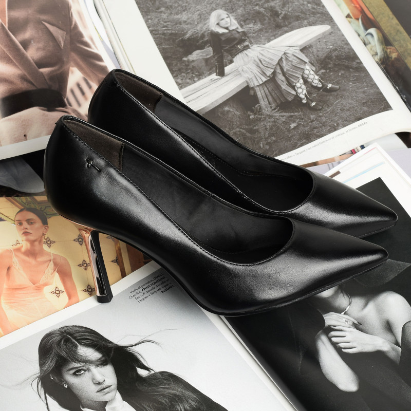 22447 Noir, Escarpins à bout pointu Tamaris