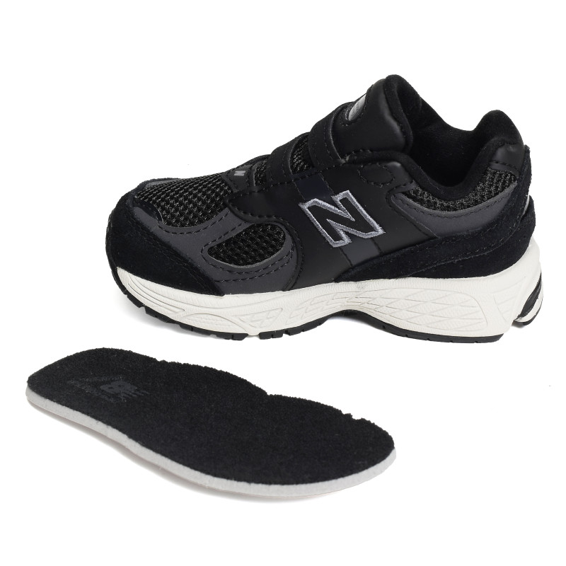 IV2002 Noir, Baskets running New Balance