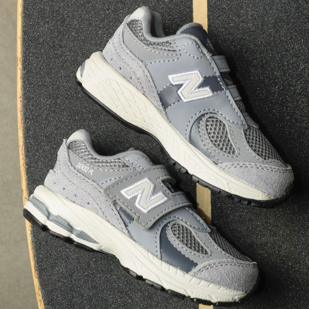 IV2002 Gris, Baskets running New Balance