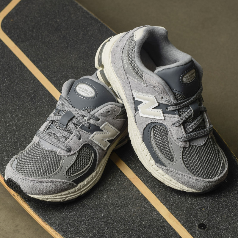 PC2002 Gris, Baskets running New Balance