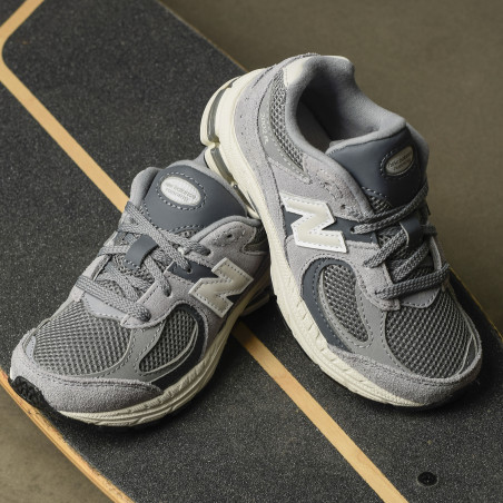 PC2002 Gris, Baskets running New Balance