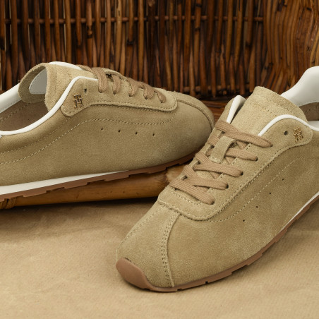 TH BELLA LOW RUNNER SUEDE 9189 Sable, Baskets Mode Tommy Hilfiger