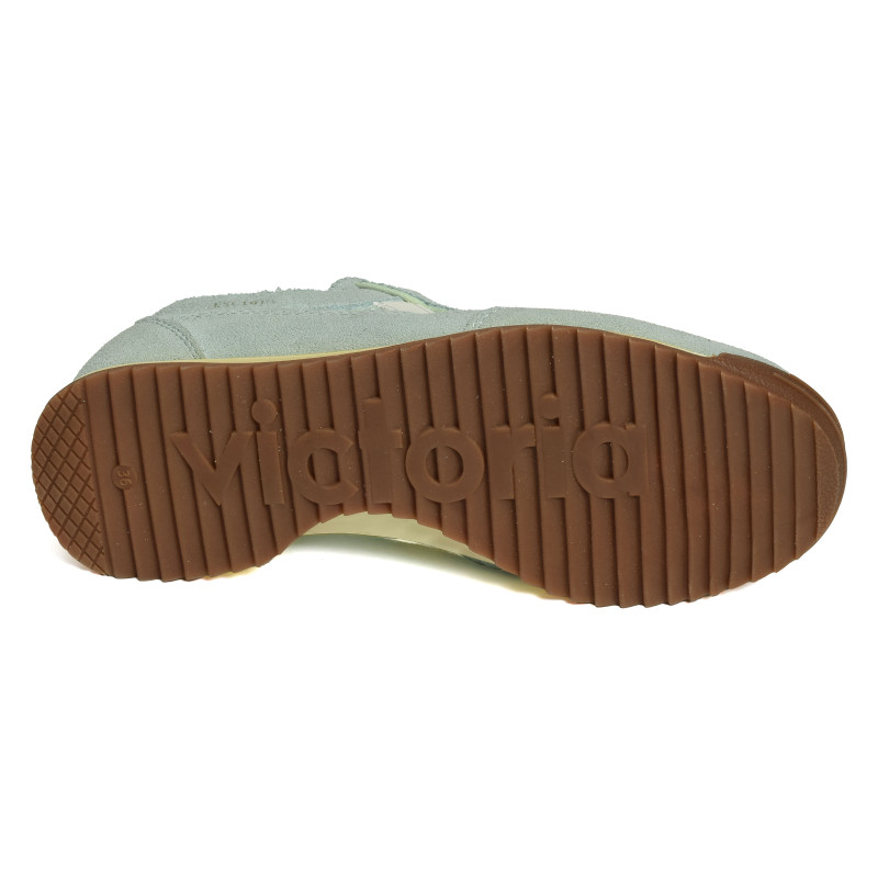 1158105 Vert Eau, Baskets running Victoria