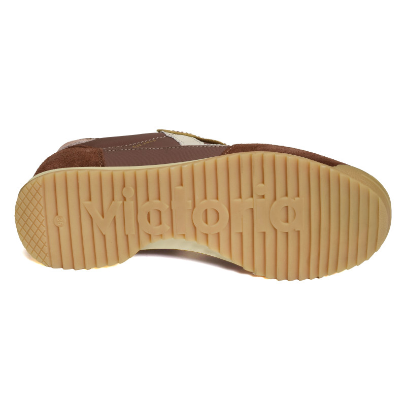 1158110 Marron, Baskets running Victoria