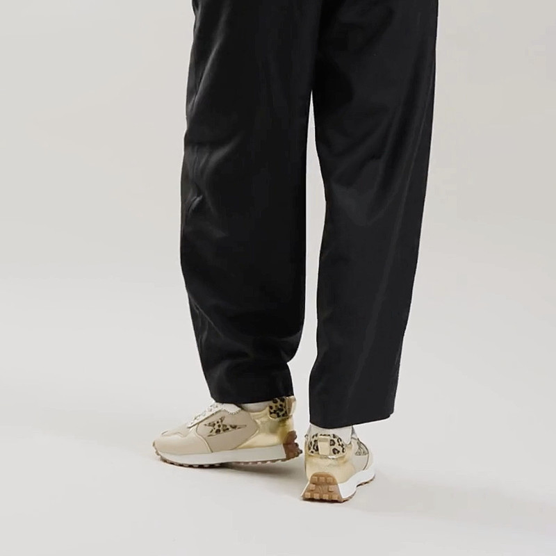 FLOW EMBLEM Beige Or, Baskets running Vanessa Wu