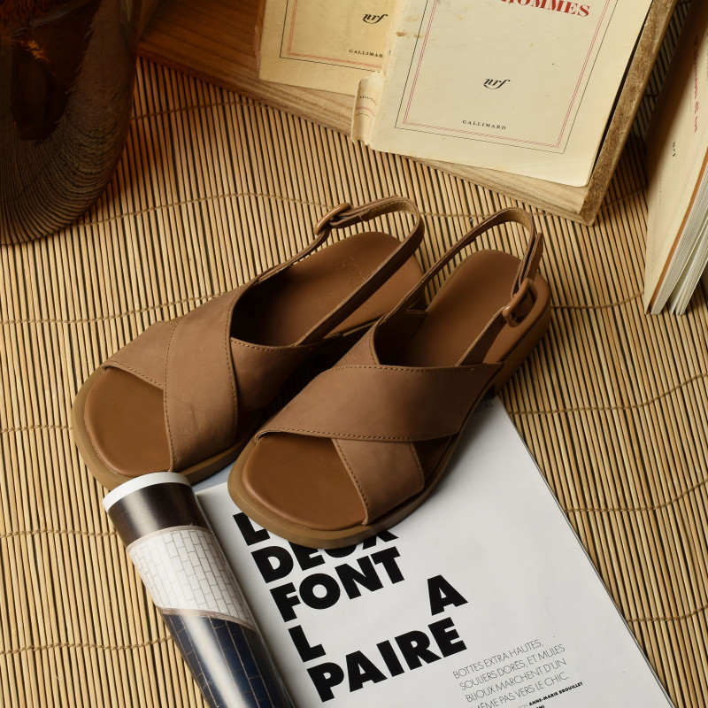 DANA K201600 Camel, Sandales plates Camper