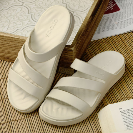 GETAWAY STRAPPY Ecru, Claquettes Crocs