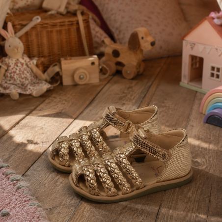 TITY WOWO Gold, Sandales plates & Nu-Pieds Shoopom