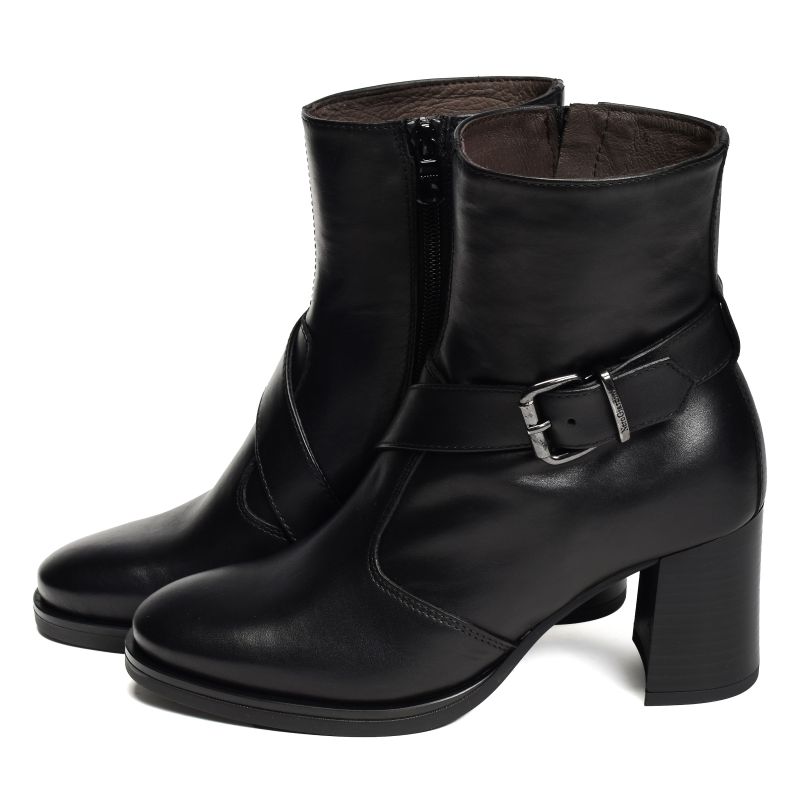  17700 Noir