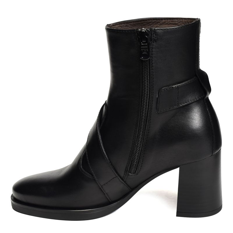  17700 Noir