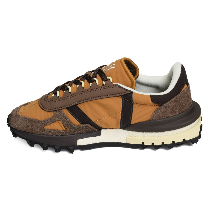 ELITE ACTIVE Tan, Baskets running Lacoste