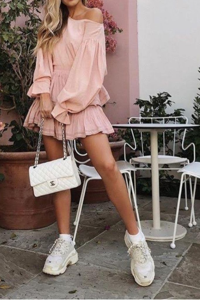 Découvrez comment porter les baskets chunky ou dad shoes avec style ! Voici nos règles et conseils pour éviter les fautes de goût.